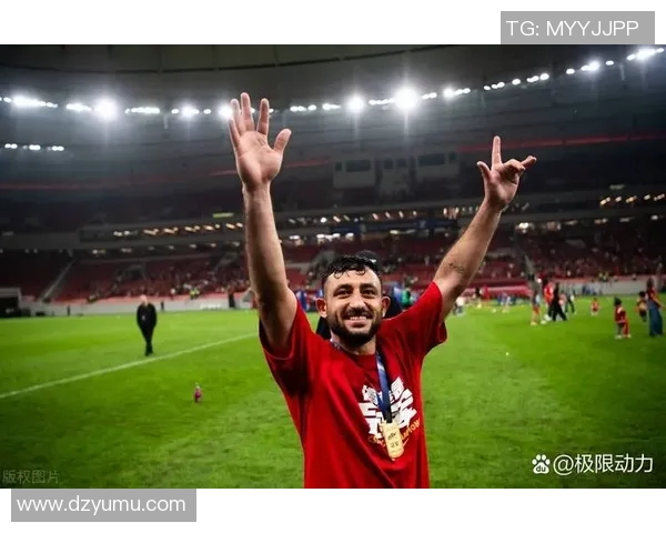 最近最火足球明星是谁他在赛场上的表现为何引发热议 最近最火足球明星是谁他在赛场上的表现为何引发热议