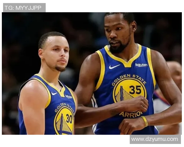 杜兰特与足球明星的精彩相遇引发体育界热议 杜兰特与足球明星的精彩相遇引发体育界热议